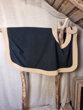 Skrittäcke i svart och beige fleece 125 cm