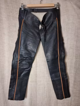 Skinnchaps stl XS . Innerben 67 cm (avkapad på längden)  lårvidd 46 cm