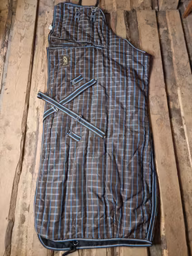 Stalltäcke 145 cm ca 300 gr från Biltema