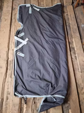 Vintertäcke 145 cm med halvhals 250 gr från Horseware