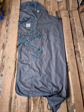 Vintertäcke 165 cm ca 100 gr från Horse Guard