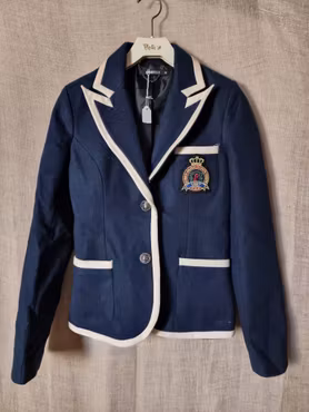Ullkavaj stl 34 från Gina tricot i mörkblått med cremevita detaljer