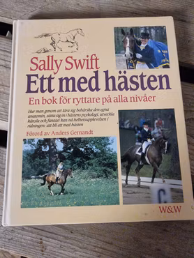 Ett med hästen av Sally Swift