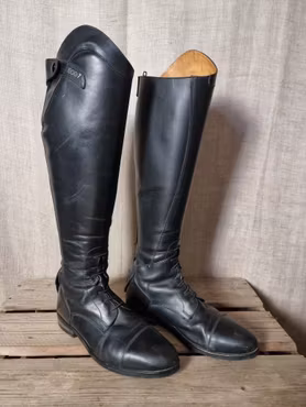 Ridstövlar stl 40 M/O från EGO 7 omkrets vad 34 cm höjd baktill 46 cm utan klack