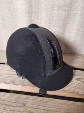Hjälm stl 55 cm från Kylin