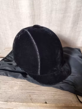 Hjälm stl M 55-56 cm från RIF