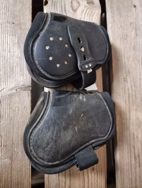 Bakbenskydd svarta stl full med bling