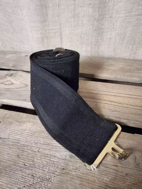 Täckesgjord svart