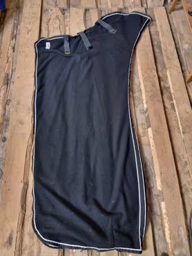 Fleecetäcke med hals 145 cm från Finntack