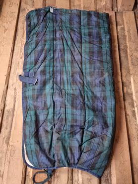 Stalltäcke 135 cm 300-400 gr från Bucas