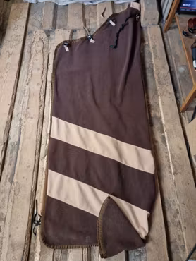 Fleecetäcke med hals 135 cm