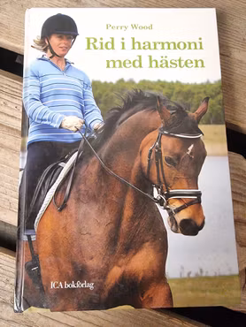 Rid i harmoni med hästen av Perry Wood