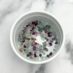 Regnbågsfluorit Ohålade Chips