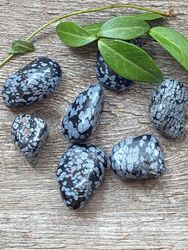Obsidian, Snöflinge trumlad 20-30mm 1 st