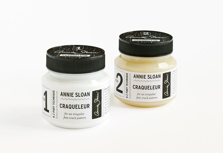 Annie Sloan krackeleringslack i två steg.