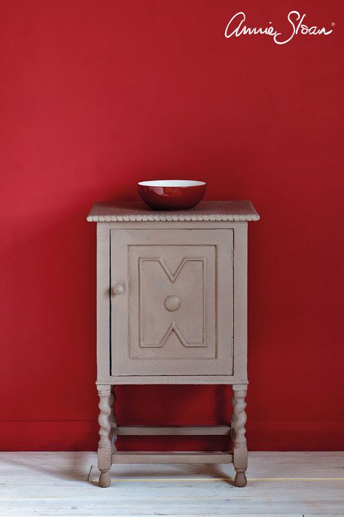 Sängbord målat med Annie Sloan Chalk Paint Coco