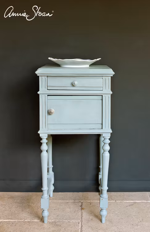 Sängbord målat med Annie Sloan Chalk Paint Duck Egg Blue