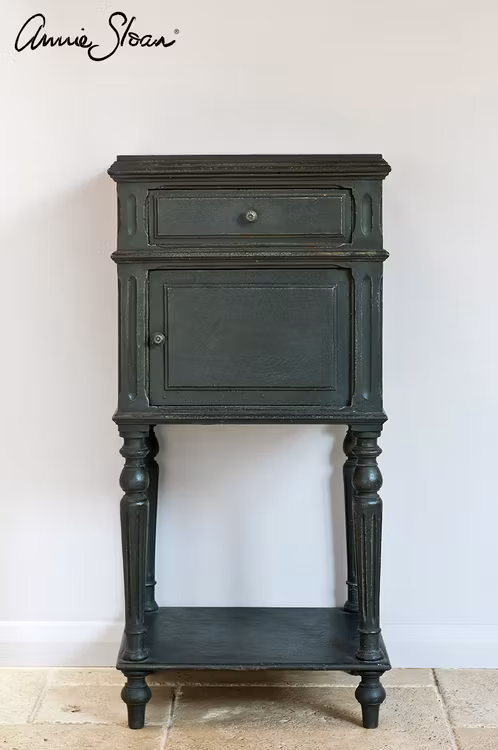 Möbel målad med Annie Sloan Chalk Paint Graphite