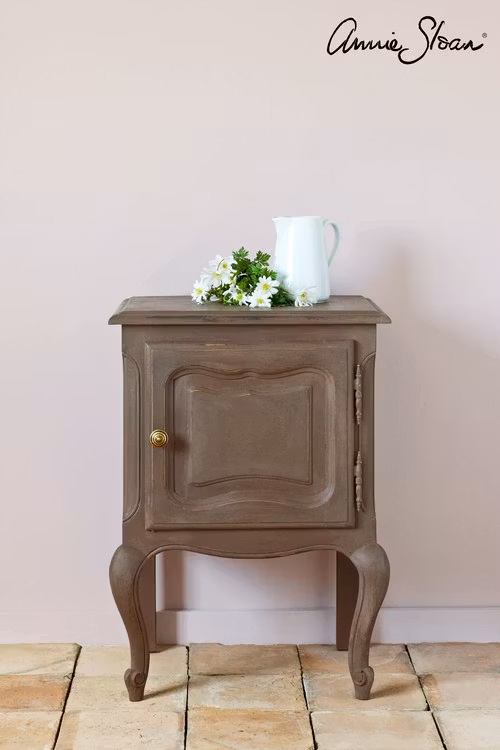 Möbel målad med Annie Sloan Chalk Paint Honfleur