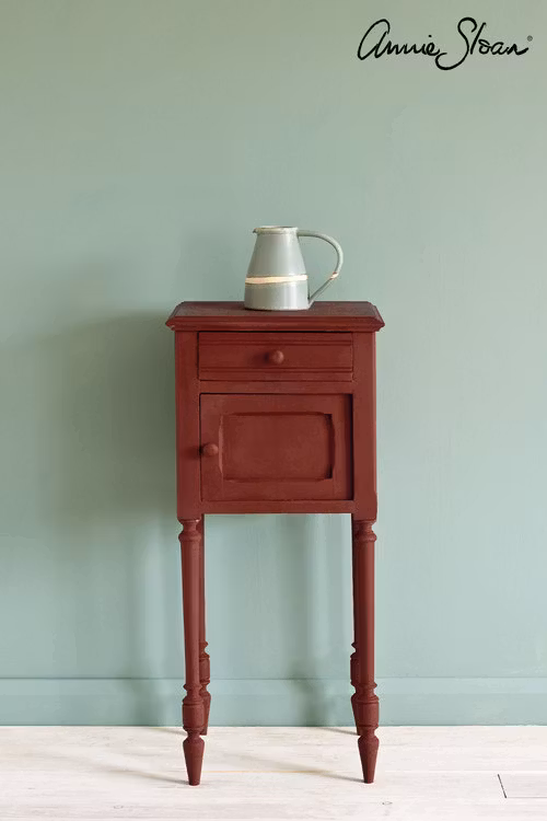 Möbel målad med Annie Sloan Chalk Paint Primer Red