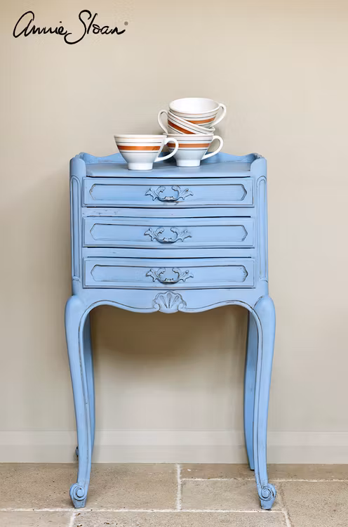 Möbel målad med Annie Sloan Chalk Paint Louis Blue