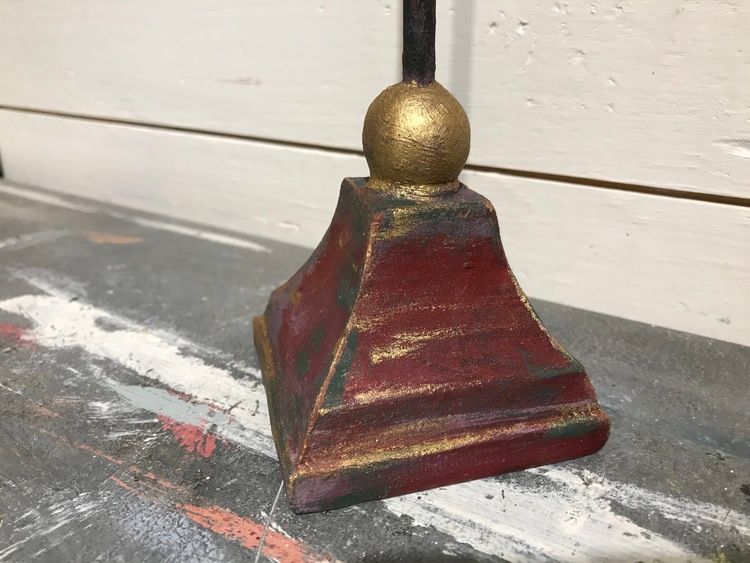 Sångfågelns fot, handmålad med Annie Sloan Chalk Paint.