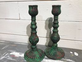 Handmålad ljusstake i gjutjärn, grön