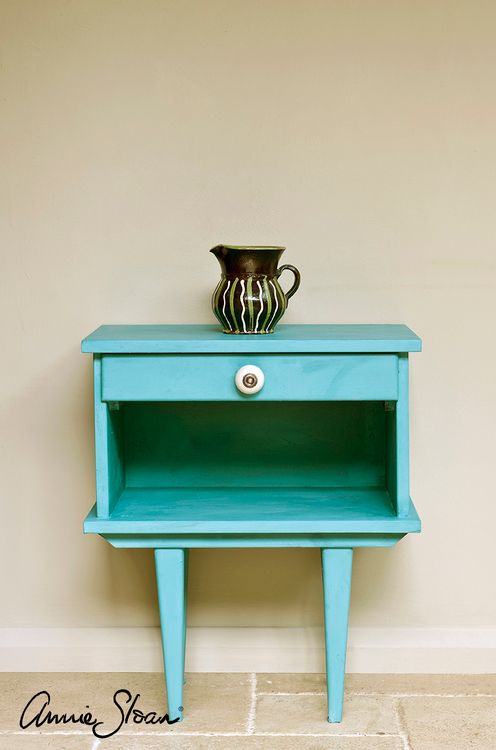 Sängbord målat med Annie sloan Chalk Paint Provence
