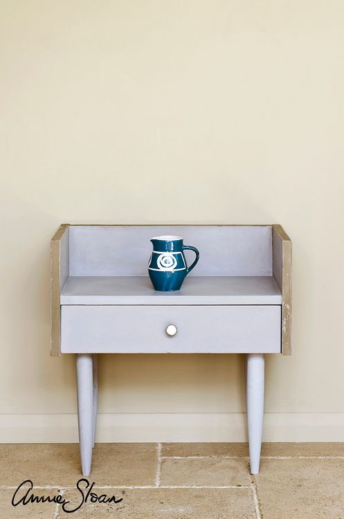 Sängbord målat med Annie sloan Chalk Paint Paloma