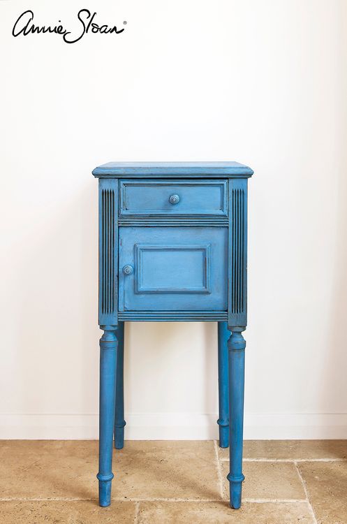 Sängbord målat med Annie Sloan Chalk Paint Greek Blue