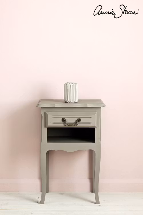 Sängbord målat med Annie Sloan Chalk Paint French Linen