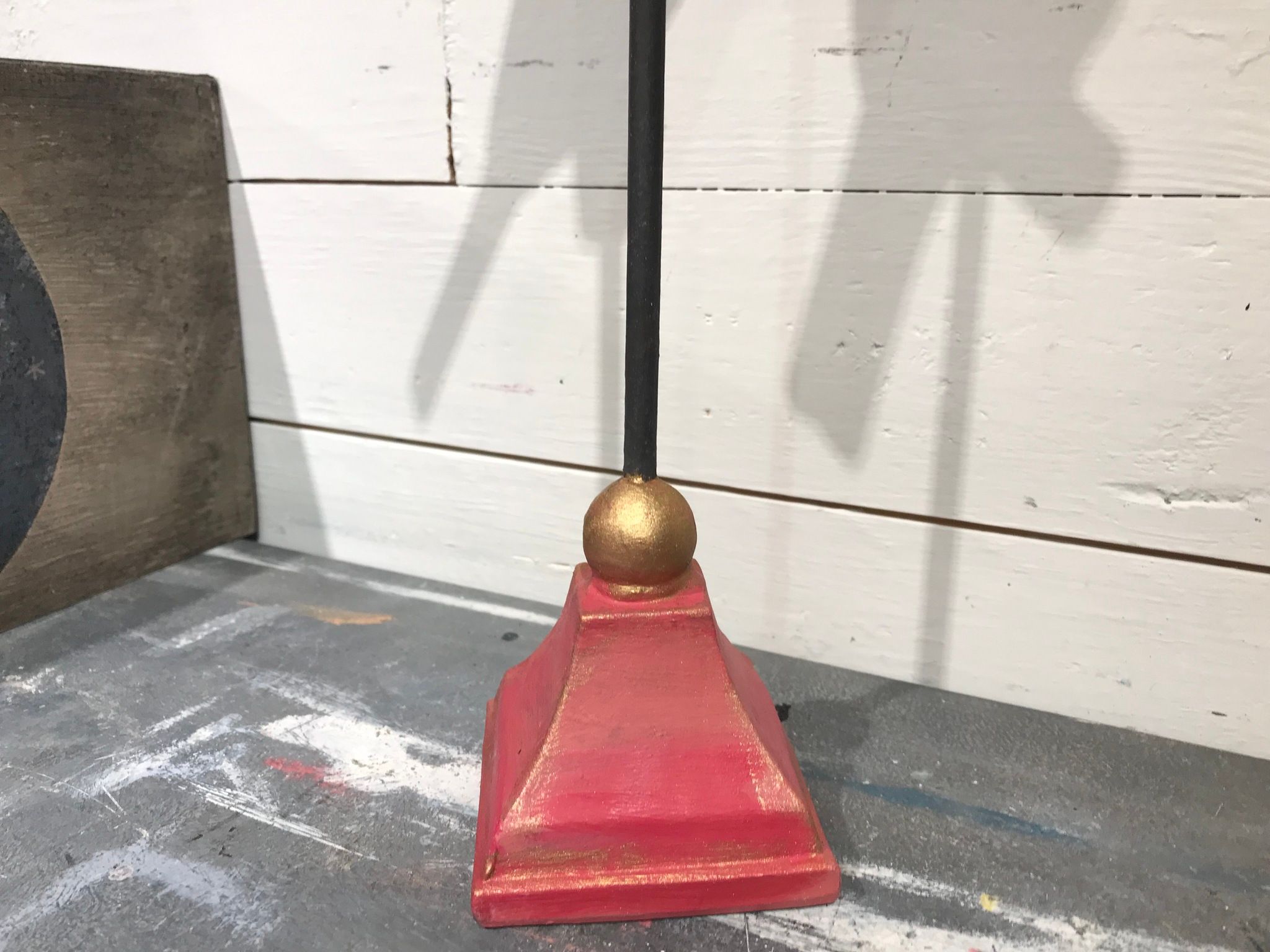 Sångfågelns fot, handmålad med Annie Sloan Chalk Paint.