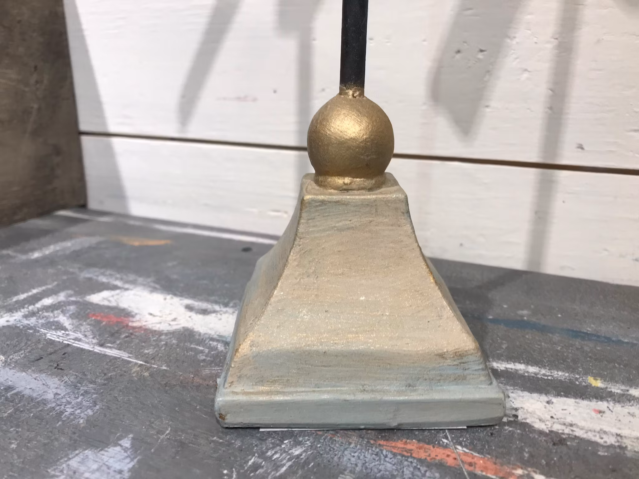 Sångfågelns fot, handmålad med Annie Sloan Chalk Paint.