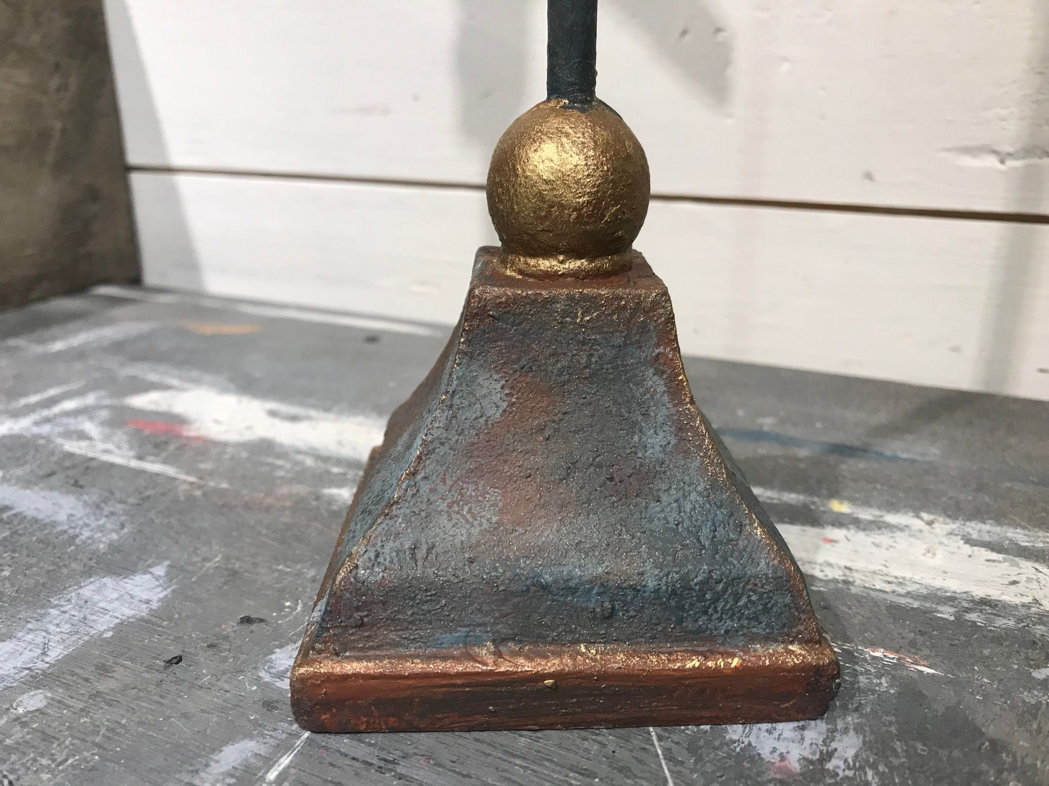 Sångfågelns fot, handmålad med Annie Sloan Chalk Paint.