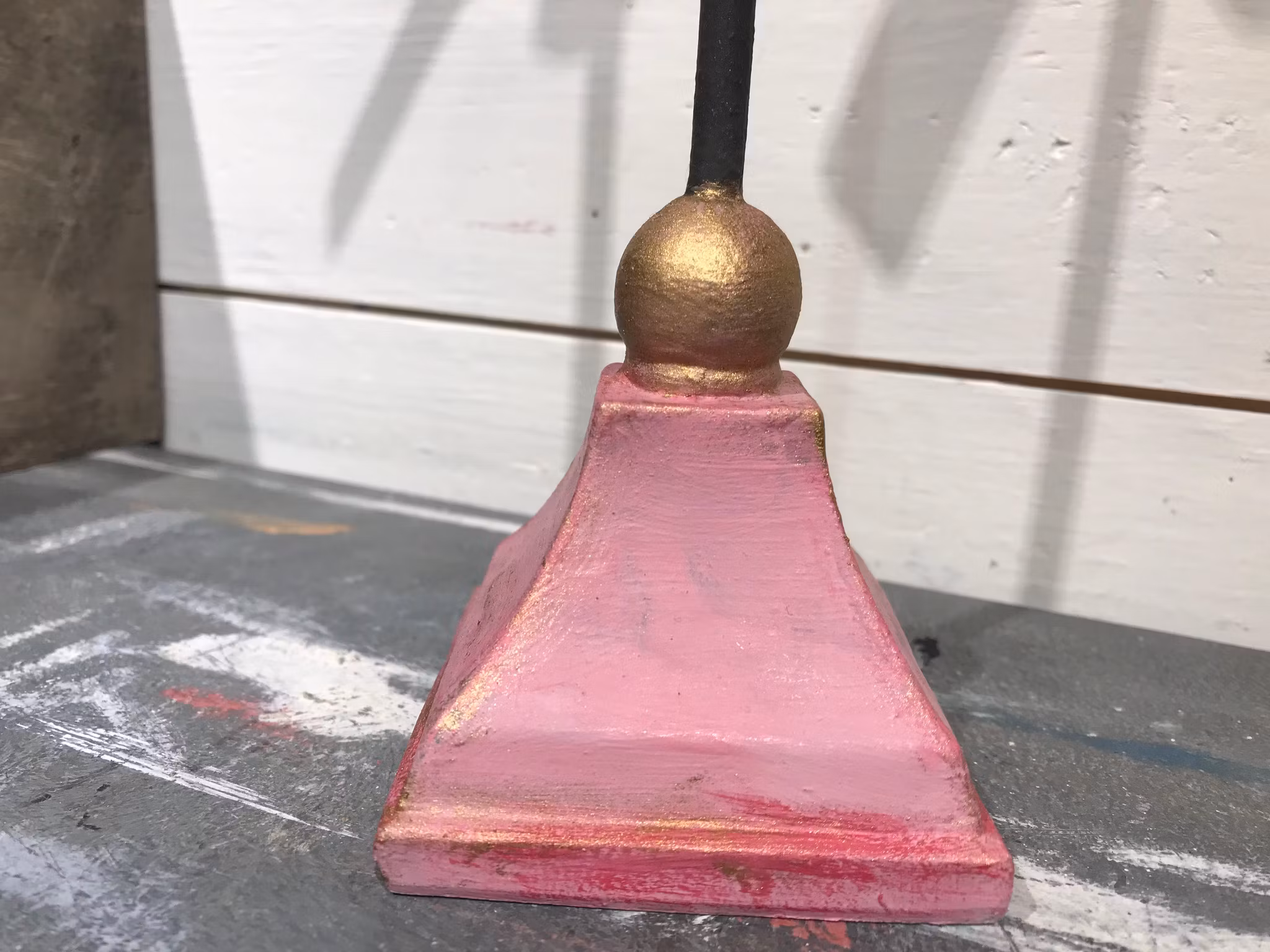 Sångfågelns fot, handmålad med Annie Sloan Chalk Paint.