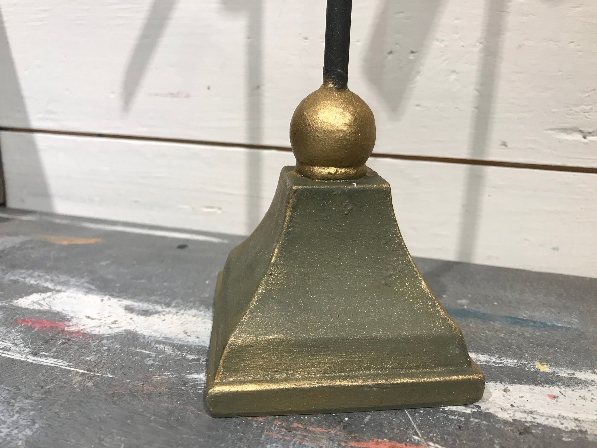 Sångfågelns fot, handmålad med Annie Sloan Chalk Paint.