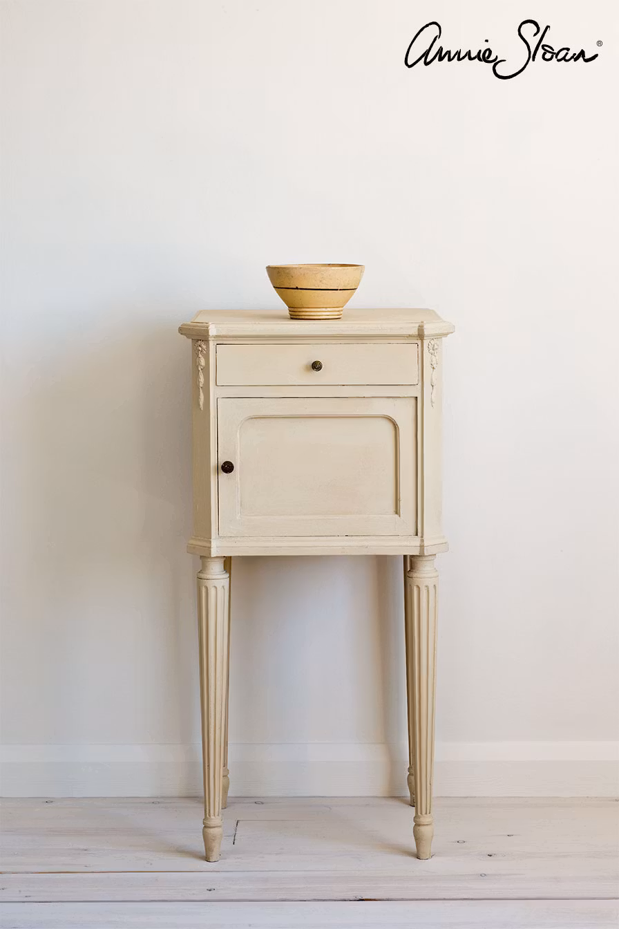 Möbel målad med Annie Sloan Chalk Paint Old Ochre