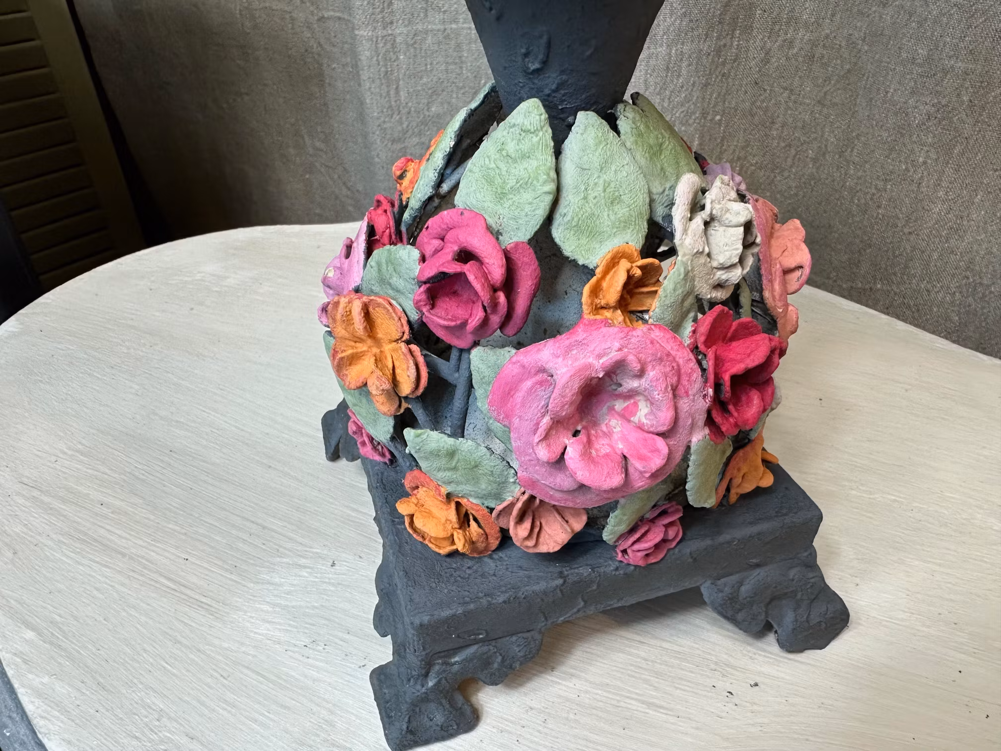 Handmålad ljusstake med blommor 1