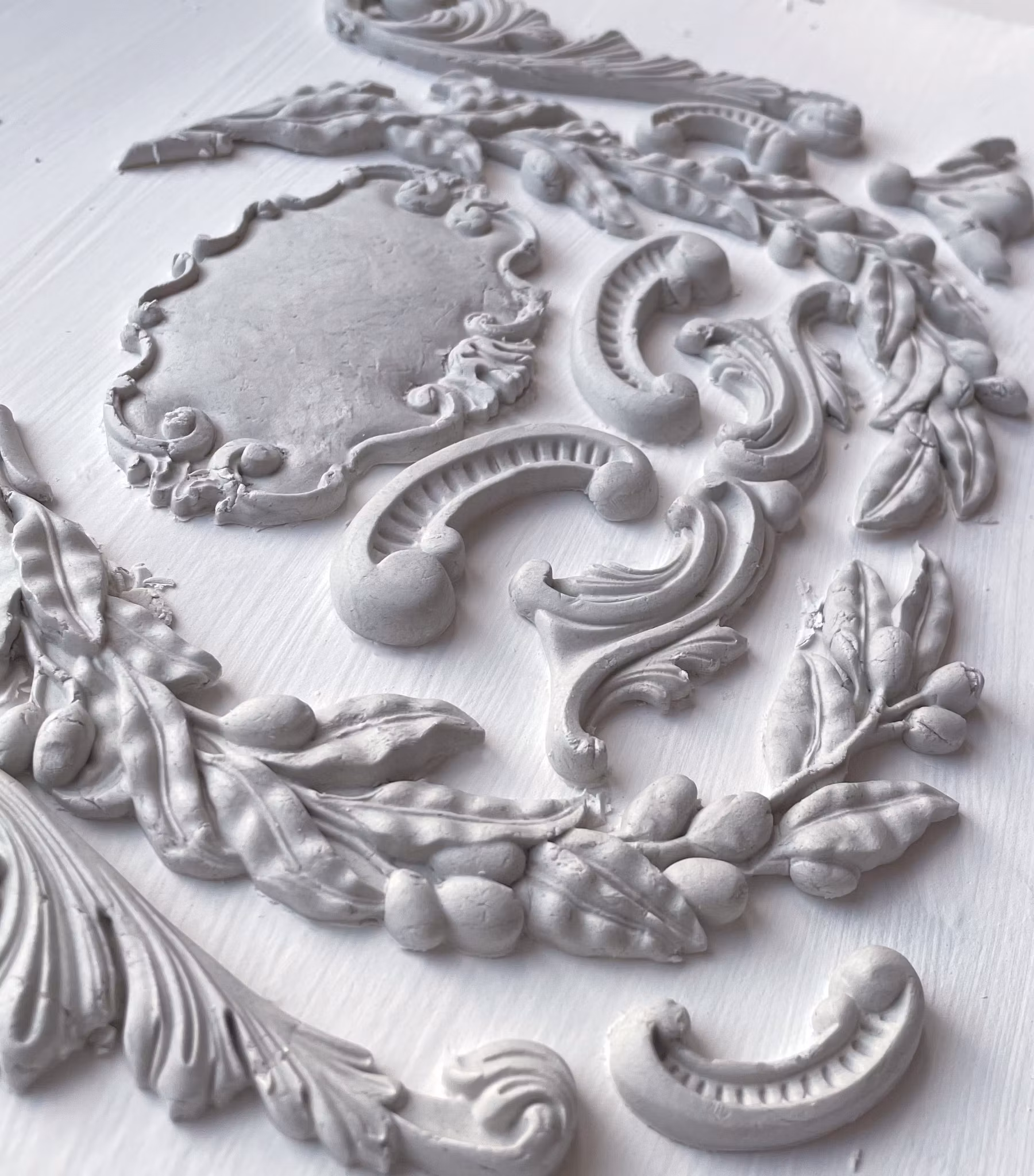 IOD Moulds Olive Crest
