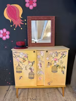 Handmålat skåp med IOD Transfer Menagerie