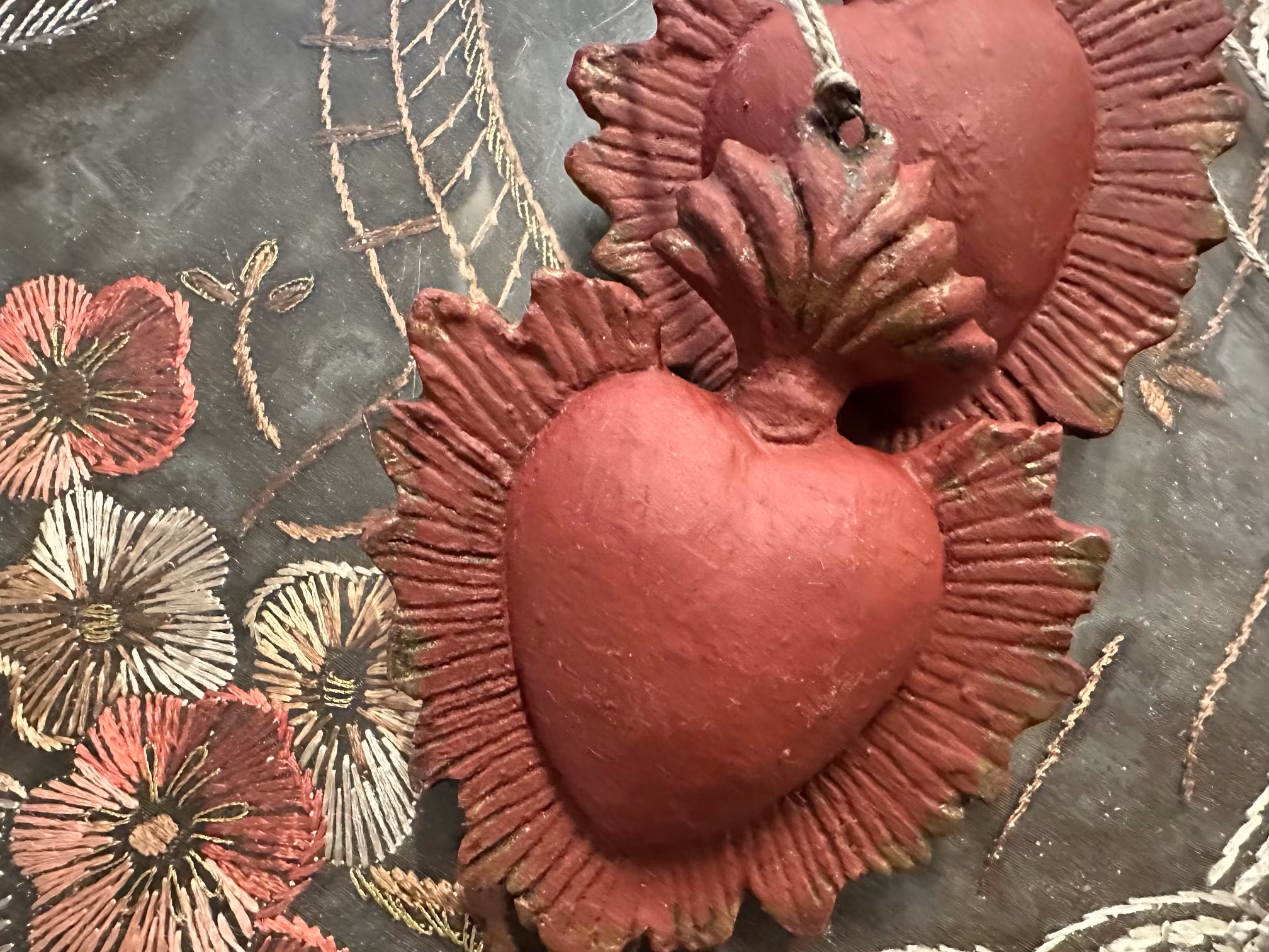 Handmålat julhjärta - Burgundy