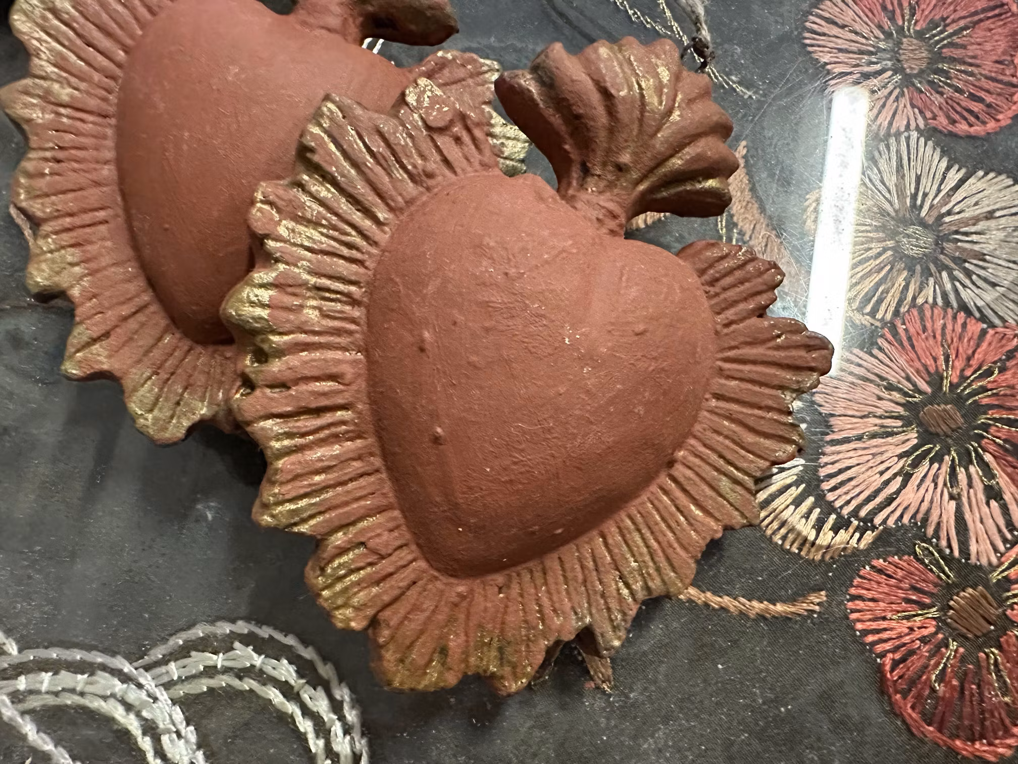 Handmålat julhjärta - Primer Red