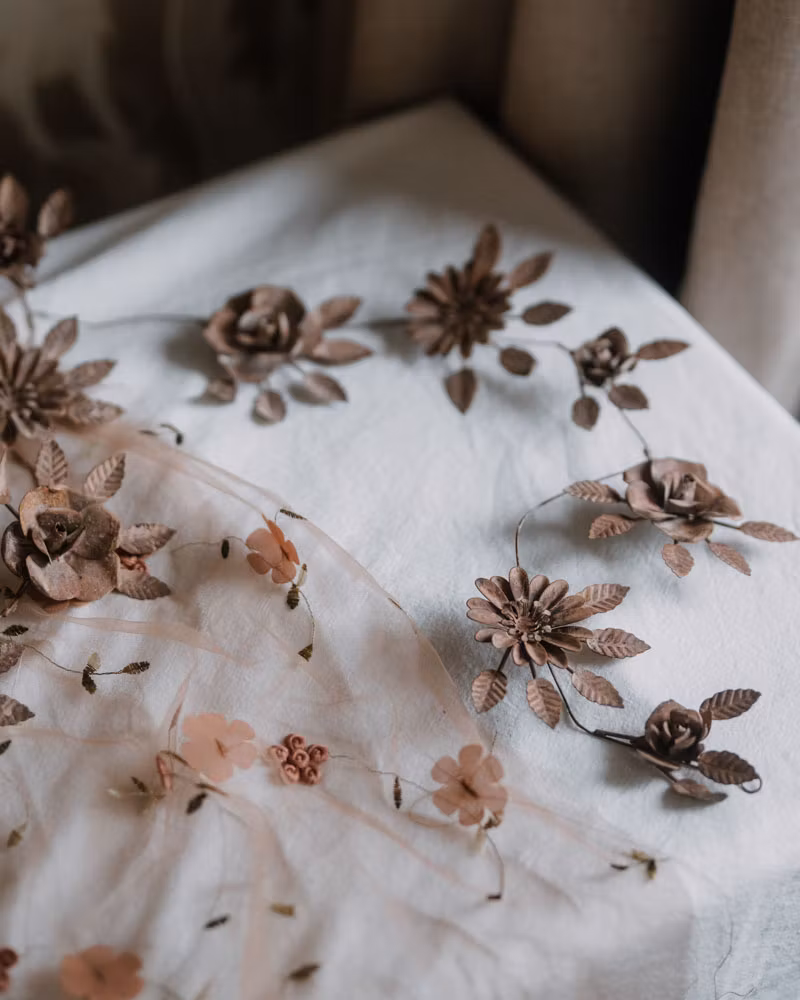 Blomstergirlang i metall