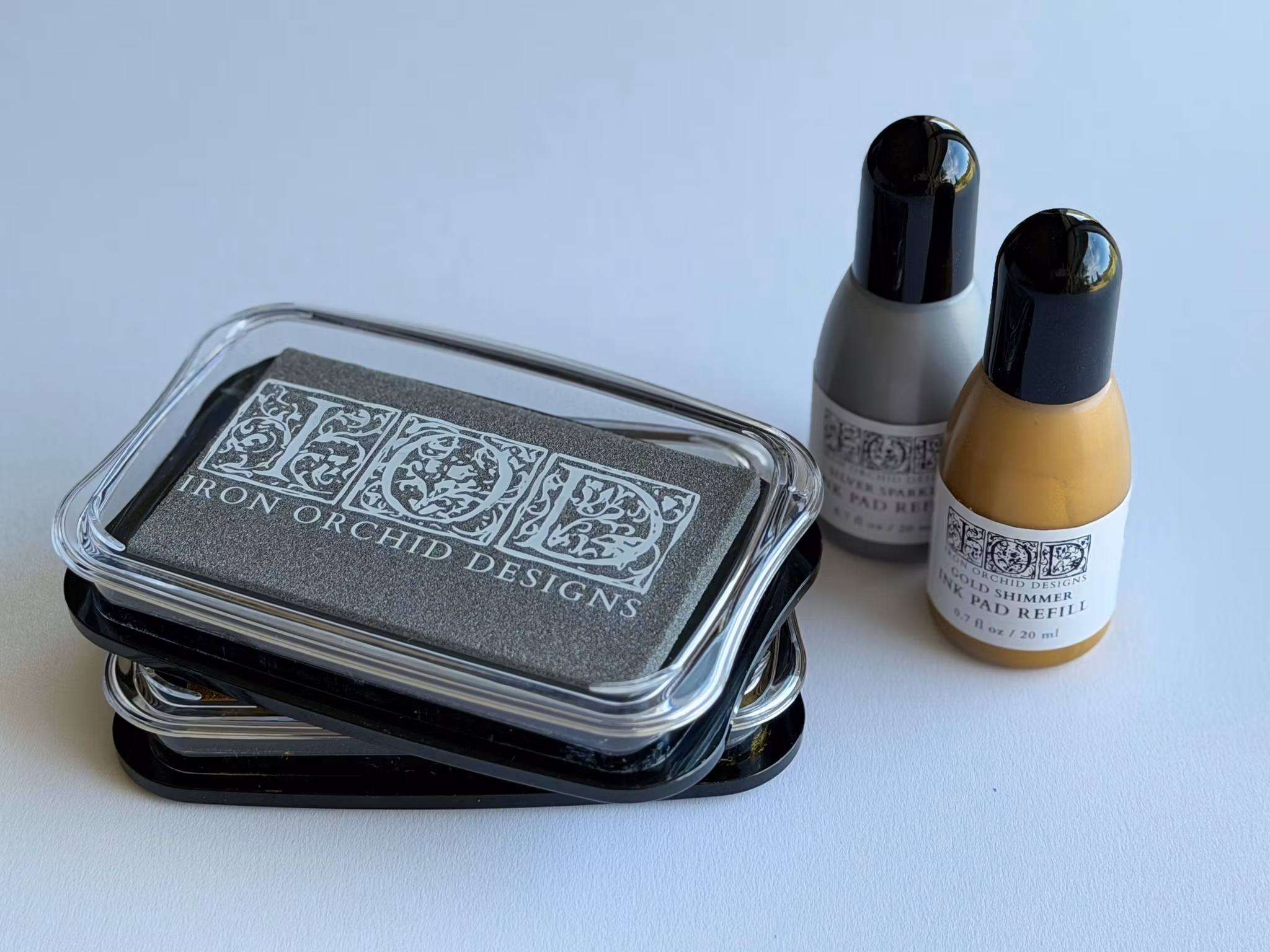 IOD Silver Shimmer pigment Ink Pad Refill 20 ml - på ingång