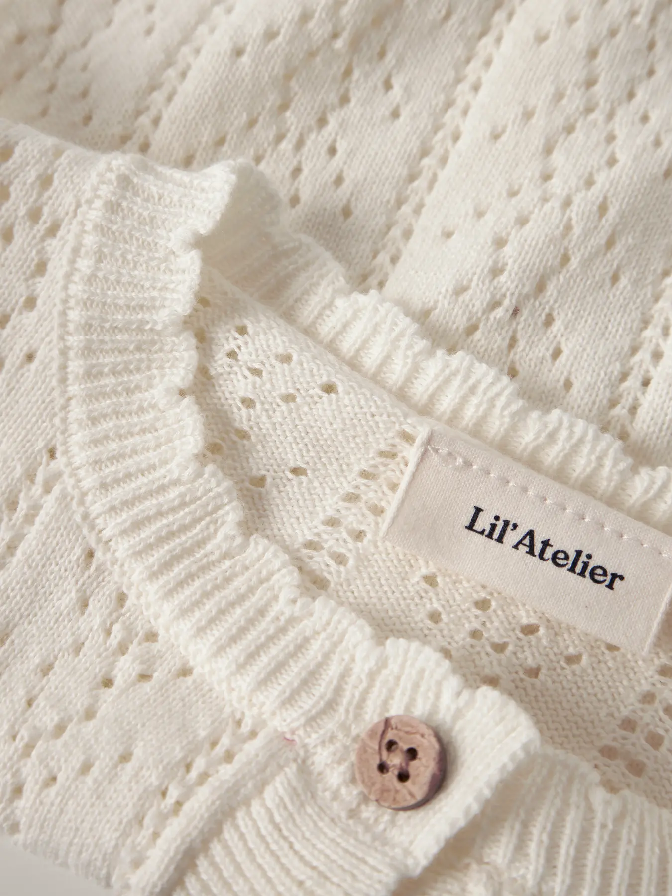 Vit kofta med hålmönster - Lil´Atelier