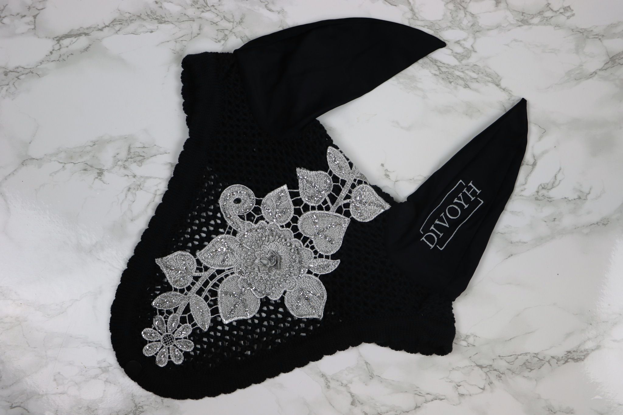 Silken Huva Silver