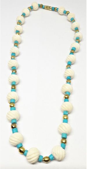 Kort halsband i turkos och vitt