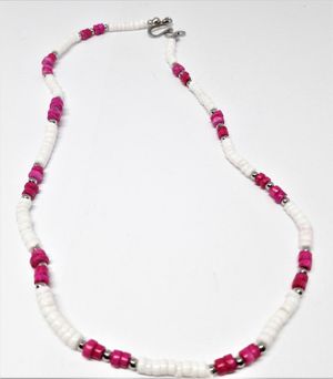 Halsband i ben, vitt och rosa
