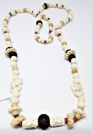 Halsband av ben, olika figurer