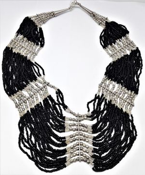 Flerradigt tvåfärgat halsband svart/silver